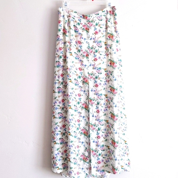 🆕🌿FLORAL MAXI SKIRT🌿 - Picture 4 of 9